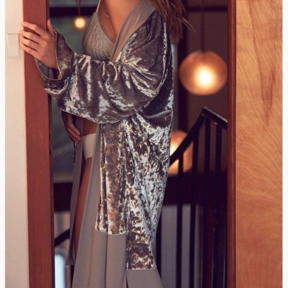 Nwt robe - Picture 3 of 6